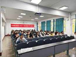 会议室里的人们描述已自动生成